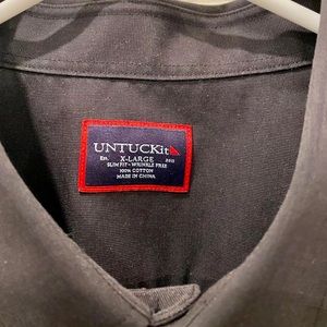 UNTUCKit lightweight button up. Worn once